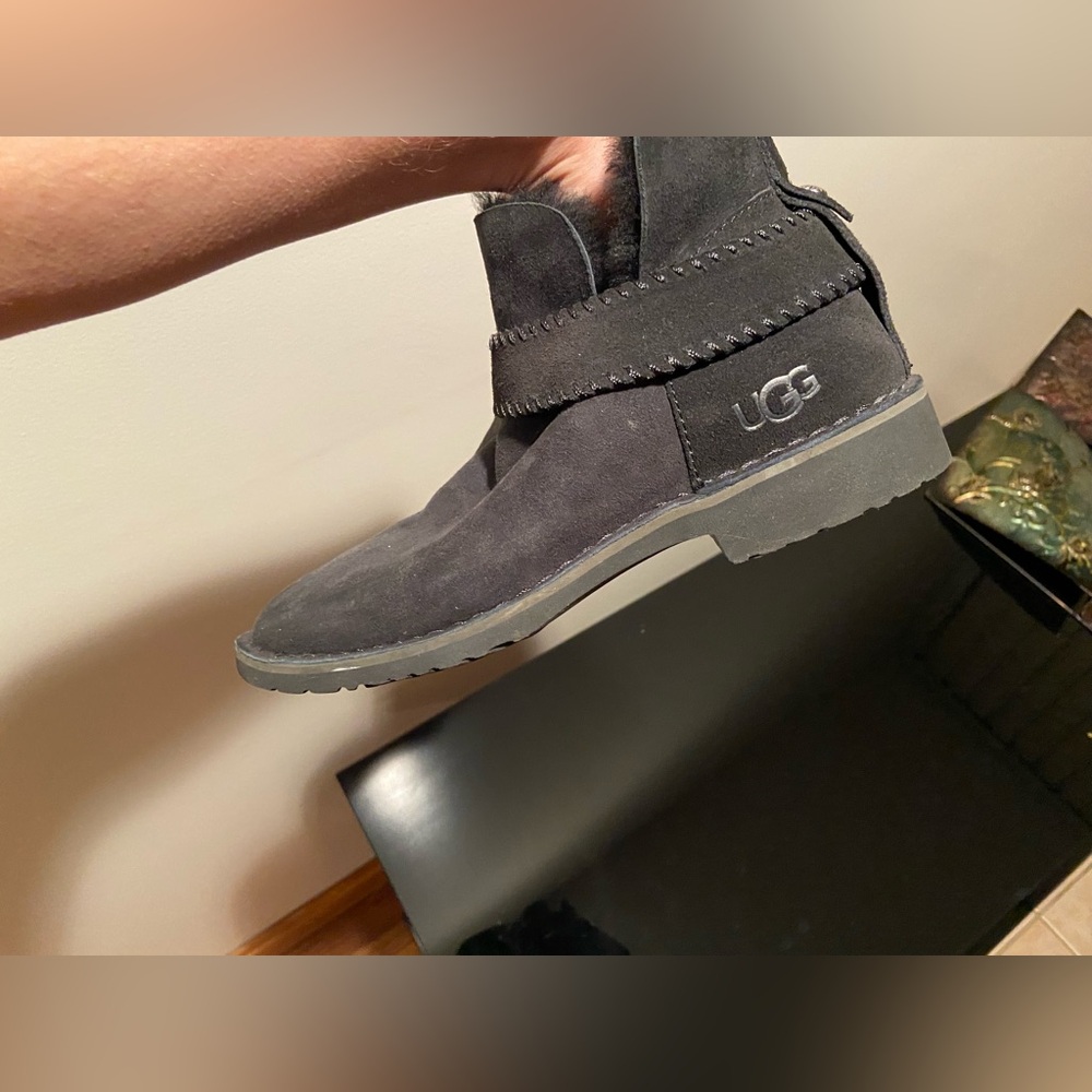 Ugg Boots Size 8.5 - Picture 8 of 11